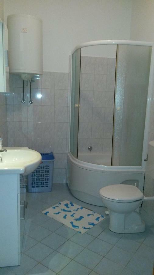 Apartman Lana *